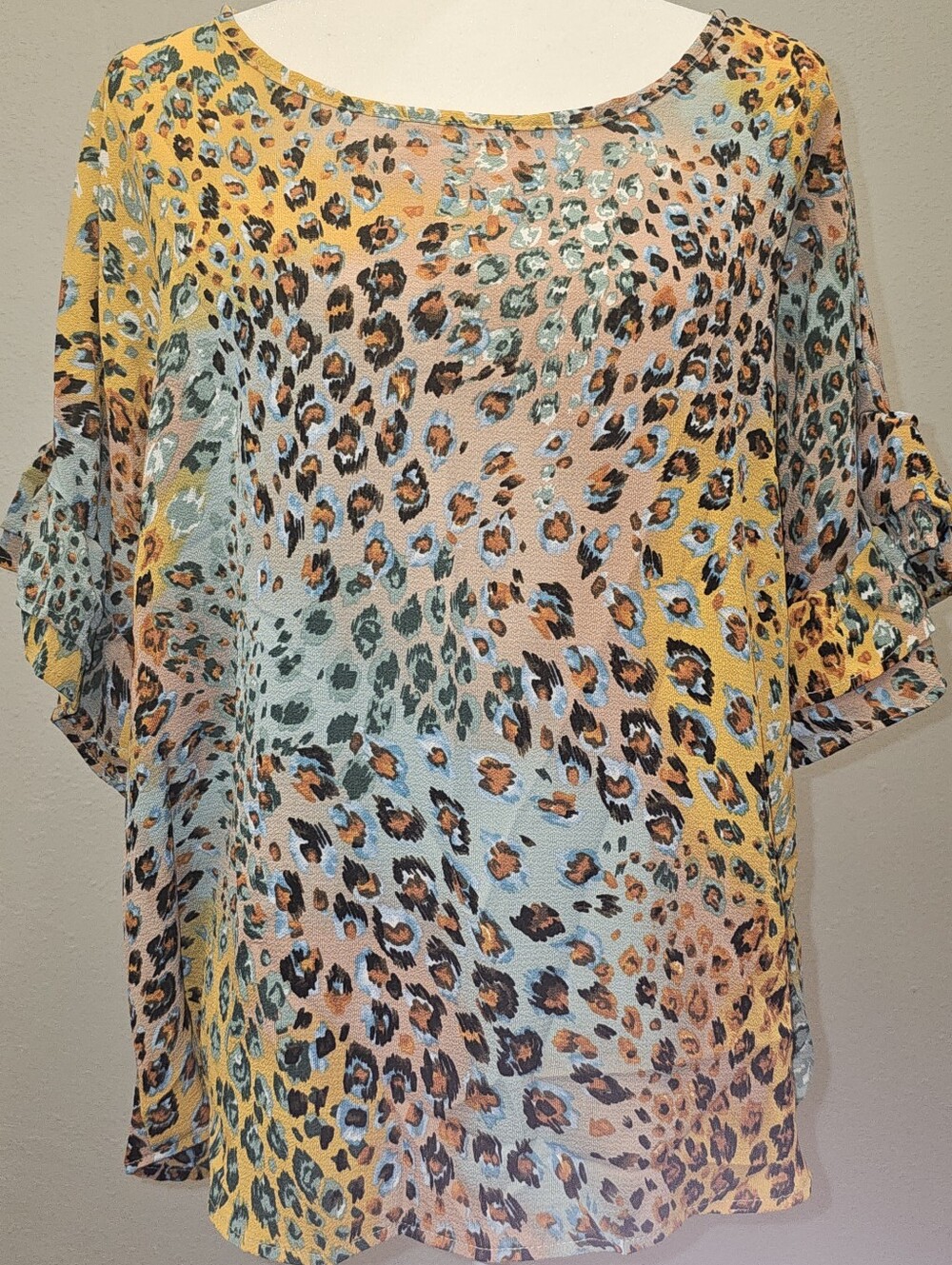 NWOT-Women’s Pastel Leopard Print Short Sleeve Top